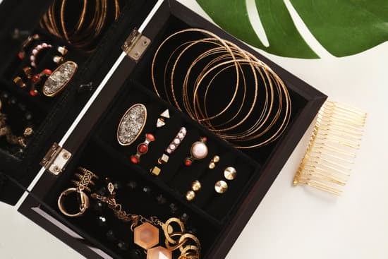 Is it Worth Keeping Watch Jewelry Boxes?